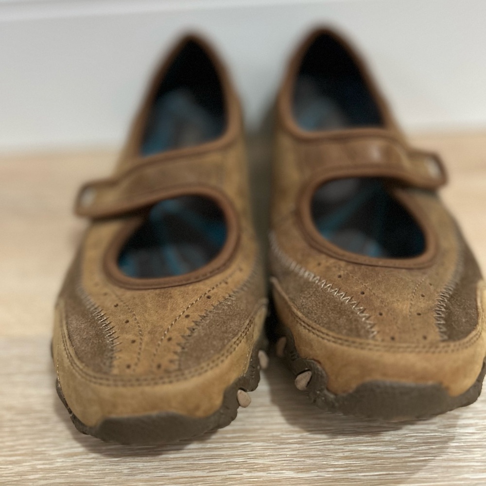 Sketchers Brown Suede Mary Jane Slip On Shoes Women’s Size 7.5 Adjustable Strap - Picture 3 of 11